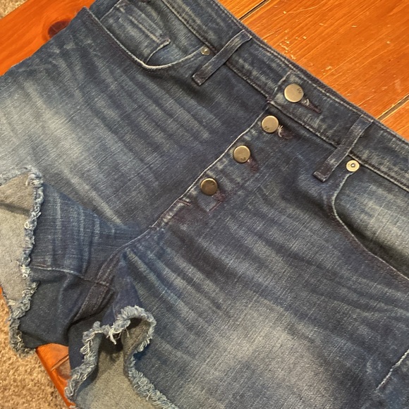 Adorable cut off shorts! - Picture 2 of 4